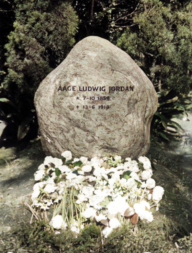 ヨルダン氏の墓碑